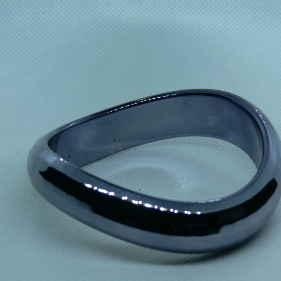 Women Plastic Acrylic Bangle Cute Bracelet - Picture 2 of 4